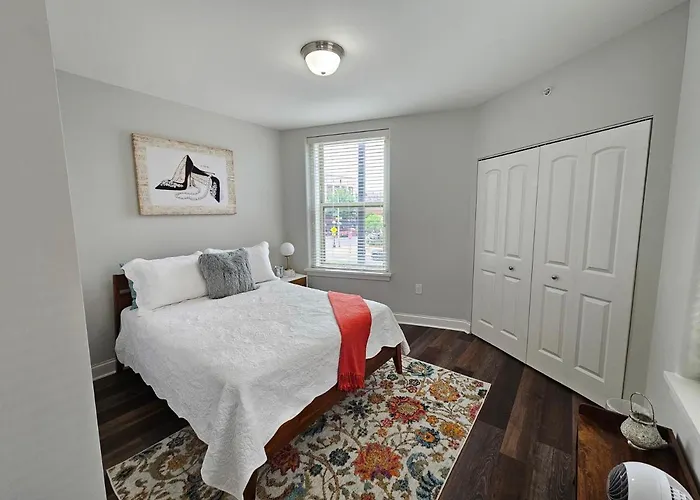 Luxurious 1 Bed 1 Bath At The Historic Inman * Champaign